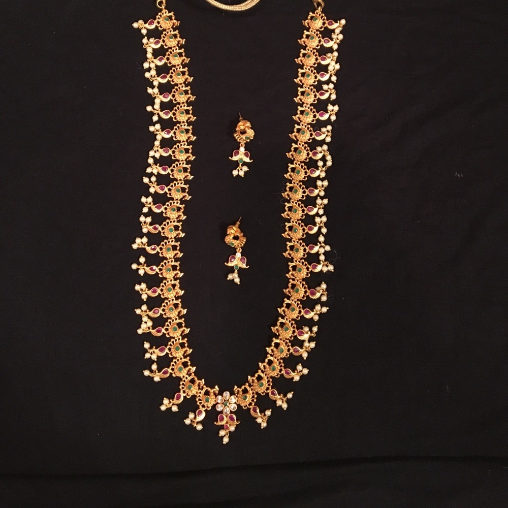 Indian guttapusalu necklace and earrings, Matte